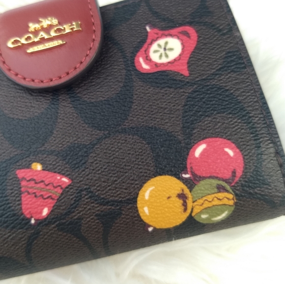 Coach Signature Christmas Ornament Print Medium Corner Zip Wallet - Picture 4 of 14